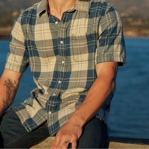 O’NEILL BUTTON DOWN SHORT SLEEVE SHIRT    NWOT